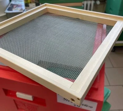 Rám větrací s pletivem úl 39