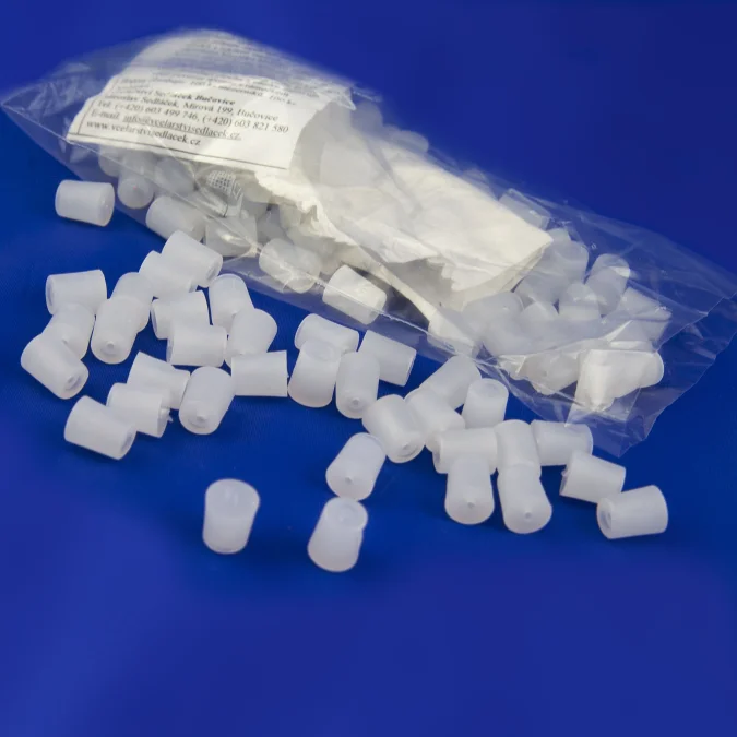 Fotografie 1 z 1: Mezerníky plast.,kónické,10 mm,100ks+hřebíčky