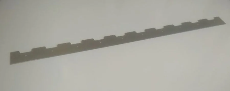 Fotografie 1 z 1: Hřeben kovový, 397 mm, 10 rámků, ouško 16 mm