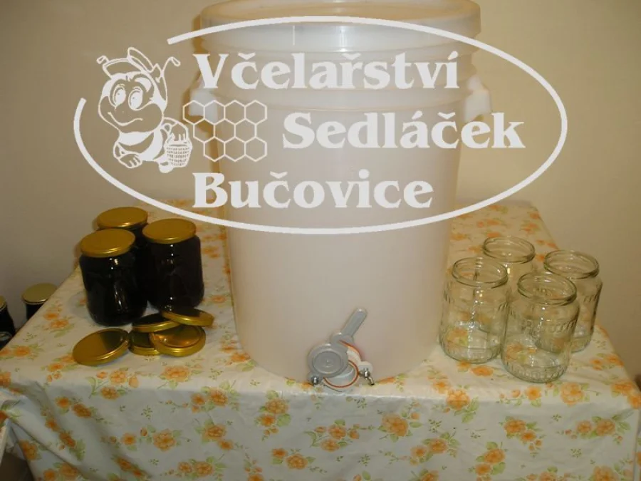 Fotografie 1 z 1: Stáčecí nádoba plastová, kohout vnější matice